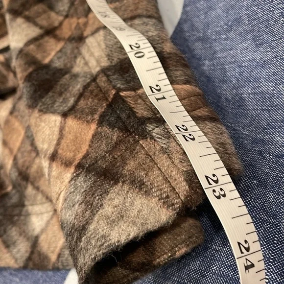 Robbi & Nikki Cape - Picture 9 of 11